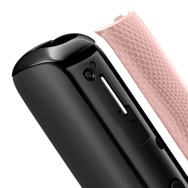 Cihazdan çıkarılmış Rose Gold Özel Desenli Ploom AURA ön panelinin yakın görüntüsü.