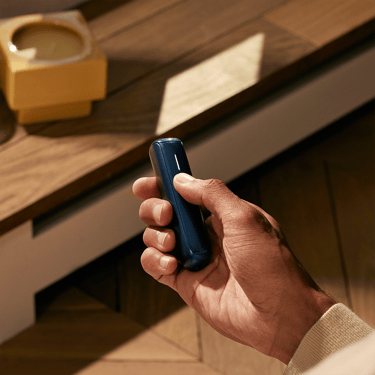 Ploom AURA Navy Blue şık, pratik ve elde tutması kolay bir cihazdır
