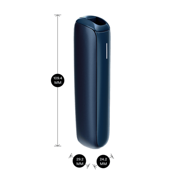 Ürün ölçüleriyle birlikte gösterilen Ploom AURA Navy Blue cihazı: 10,94cm yükseklik x 2,92 cm genişlik x 2,42 cm derinlik

