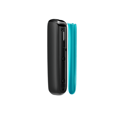 Cihazdan ayrı duran Ocean Blue renkli Ploom AURA ön panelinin yan görünümü.