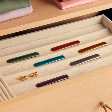 Ploom AURA front panels with Mango Sorbet and other color options.

