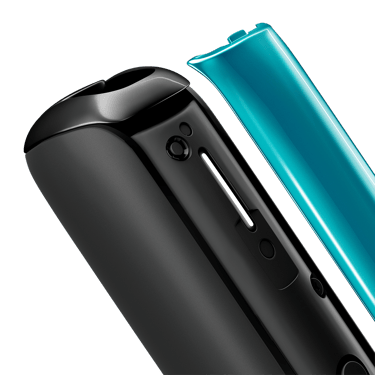 Cihazdan çıkarılmış Ocean Blue Ploom AURA ön panelinin yakın plan görüntüsü.